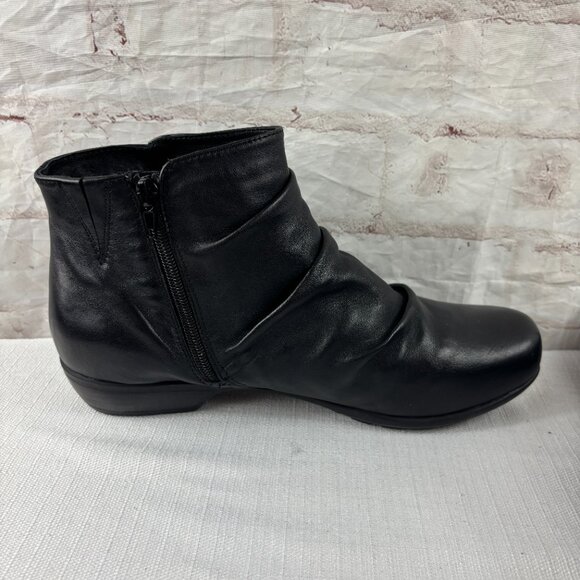Walking Cradles Women's 10.5 WW Esme Black Leather Ruched Ankle Booties - Picture 7 of 9